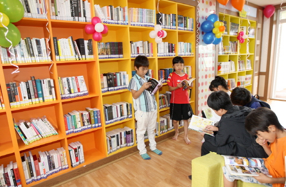 태안군은 21일 태안읍 주공아파트 관리사무소 2층에 '태안주공 작은도서관'을 개관했다.