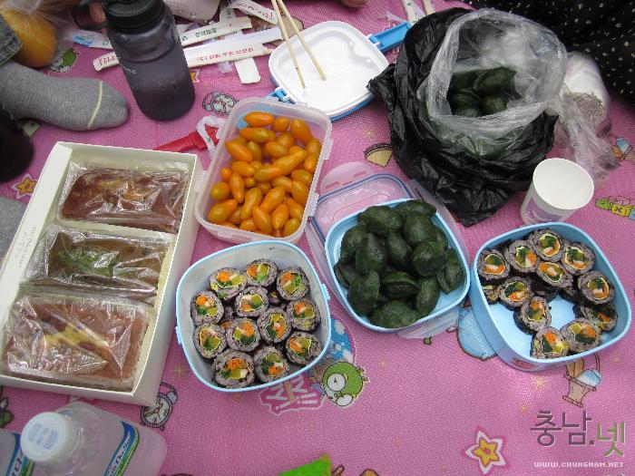김밥과 다과로 맛있는 점심을!