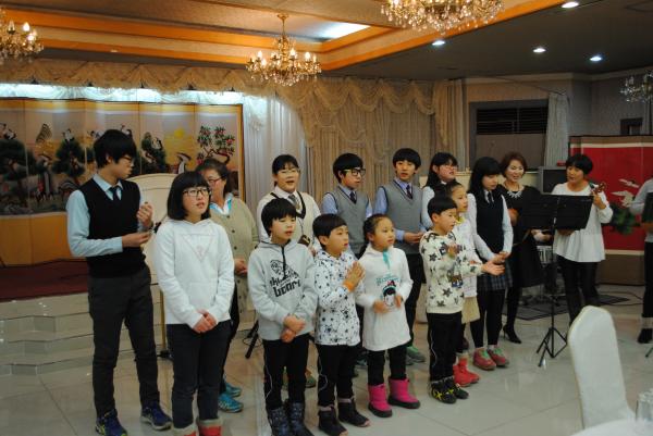 어린이샘터 아이들이 준비한 작은 음악회 발표 모습