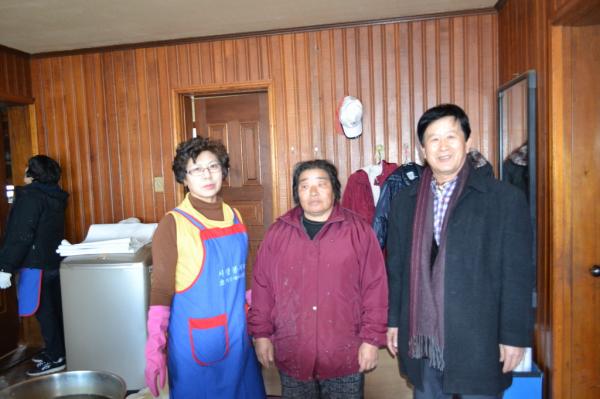 왼쪽부터 박남옥 대장, 최종란 할머니, 전경환 이사장  