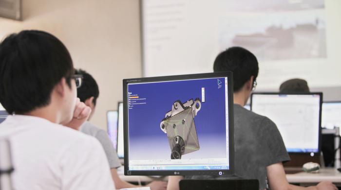 선문대학교 6일(화) 본관 6층 국제회의실에서 충남 ICT·제조산업 3D융합모델 도출을 위한 ‘2015 3D융합기술 사업화 전략포럼’을 개최한다. 사진은 3D 융합기술을 활용한 수업장면.