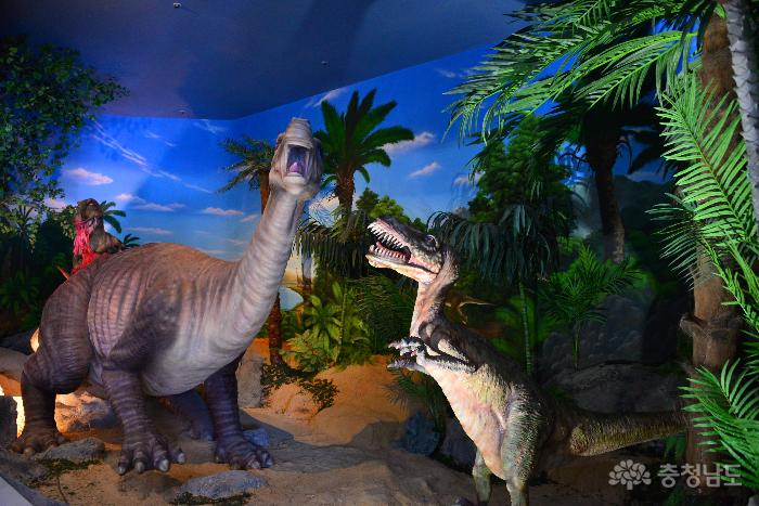 공룡이 살아 숨쉬는 곳 계룡산자연사박물관