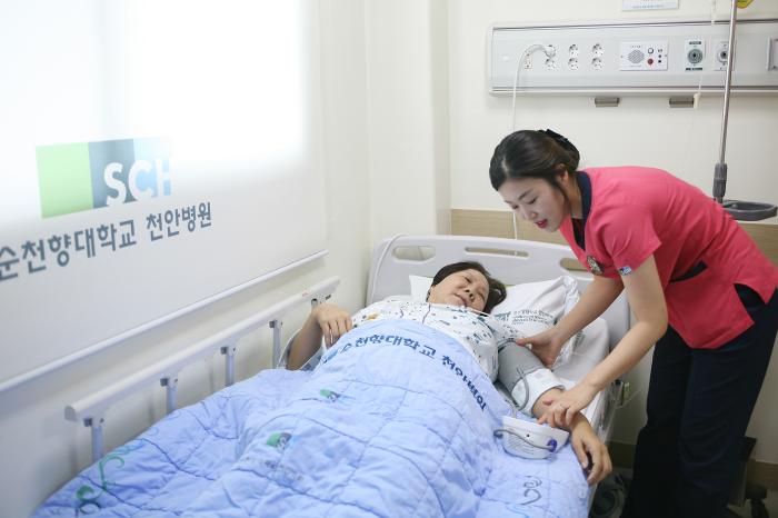 순천향대학교 천안병원은 6월부터 보호자나 간병인이 필요 없는 병동을 운영한다고 밝혔다.