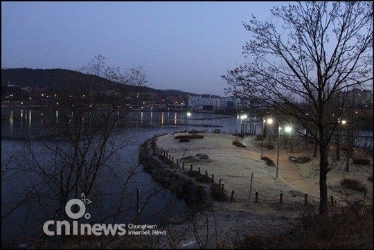 겨울 이른 아침 천안 천호지 풍경 사진