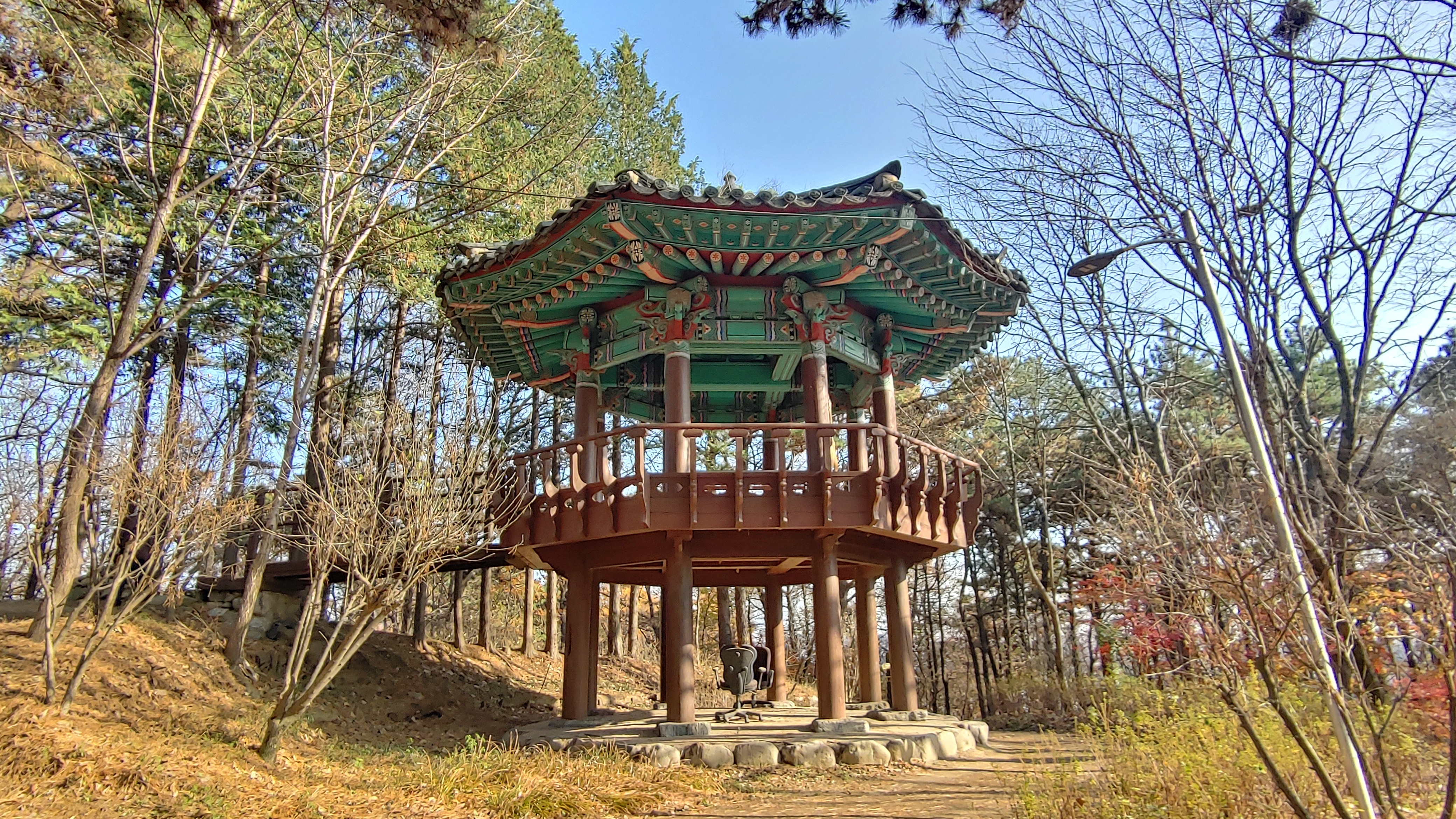 경사 완만한 봉서산, 천안시민의 생태 산책길이자 쉼터