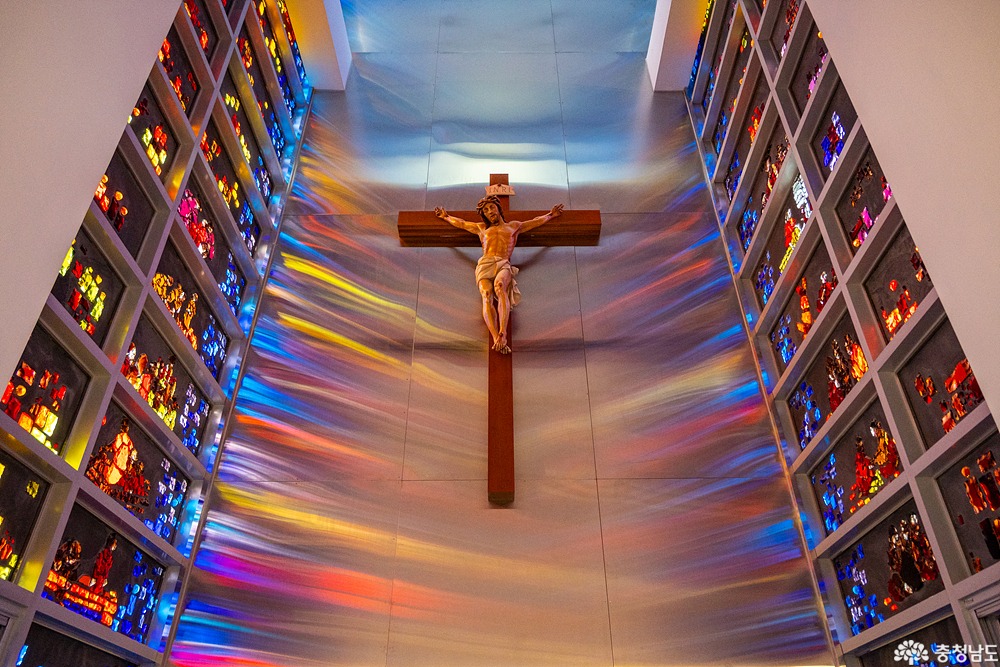 겨울 소나무 숲이 건네는 위로, 한국 천주교의 요람 '솔뫼성지'를 걷다